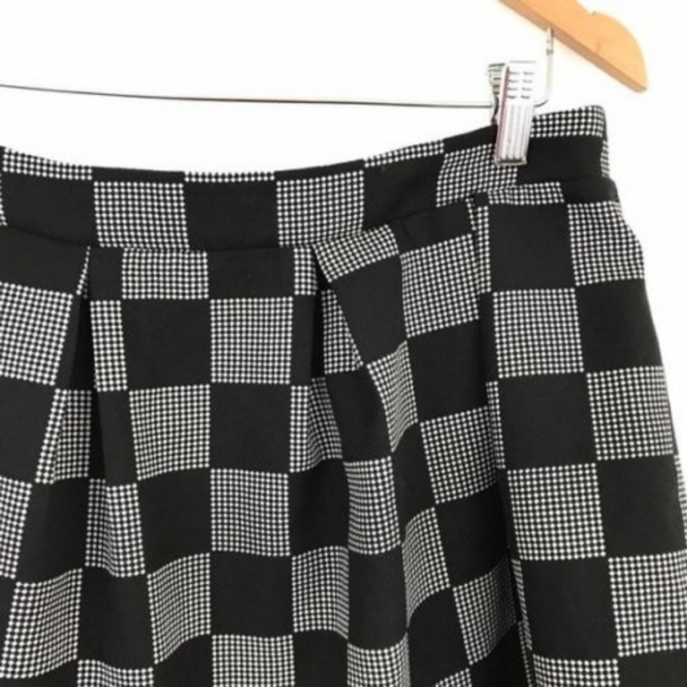 *$3 FOR $15* NEW Checkered Print Skater Skirt - Picture 6 of 8